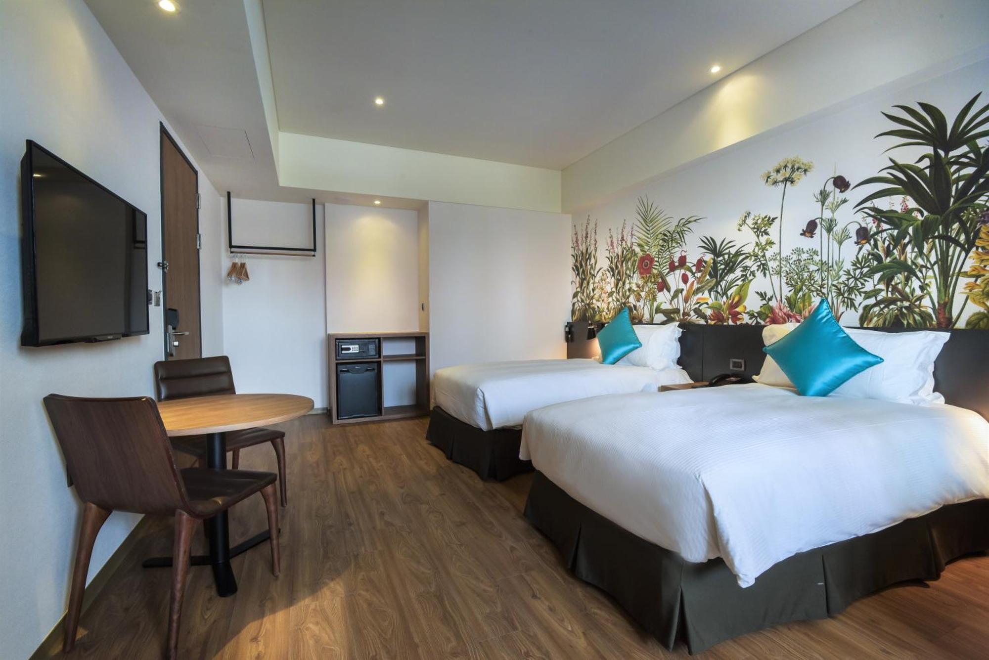 Just Sleep Kaohsiung Station Hotel Bagian luar foto