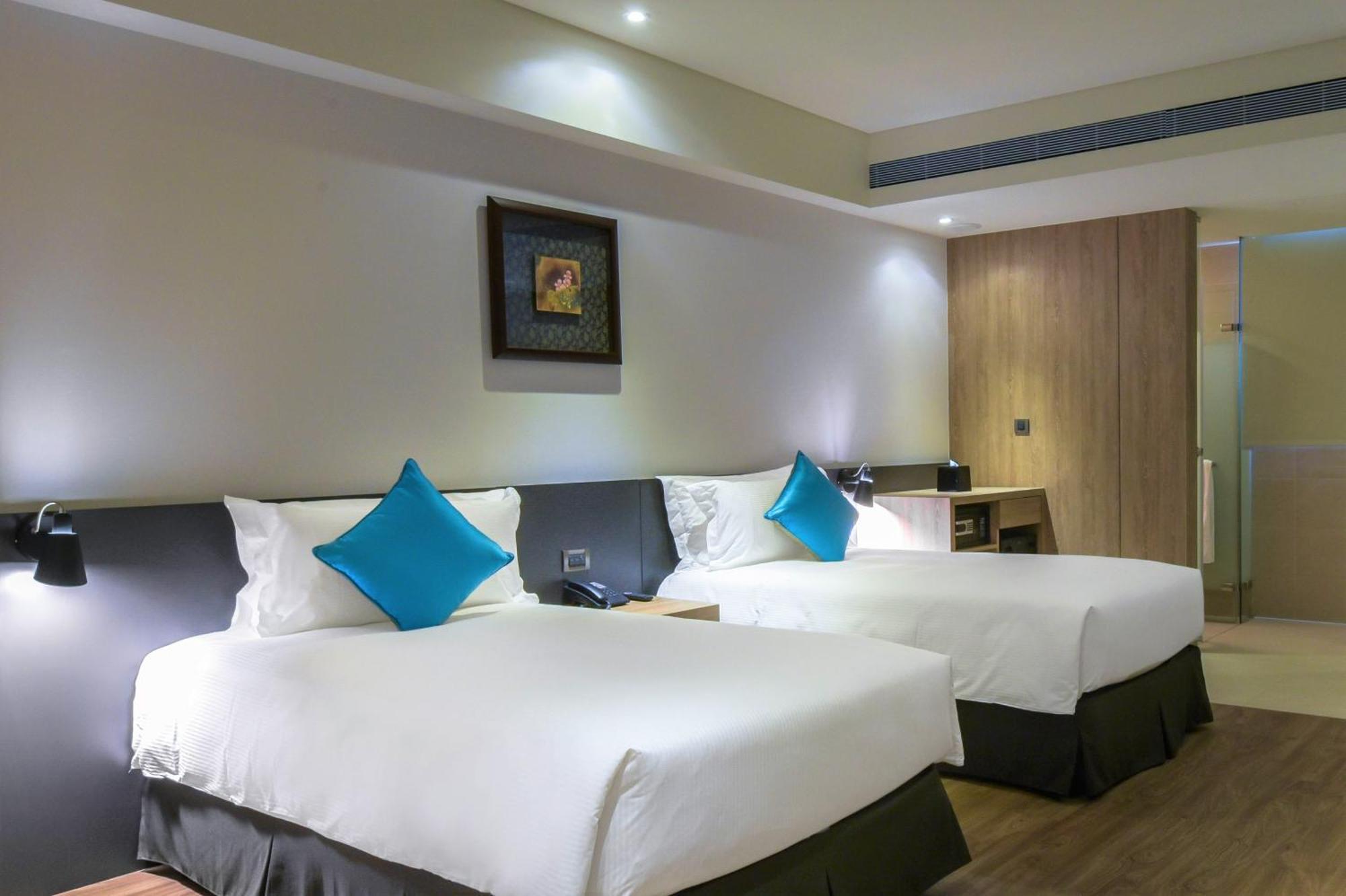 Just Sleep Kaohsiung Station Hotel Bagian luar foto