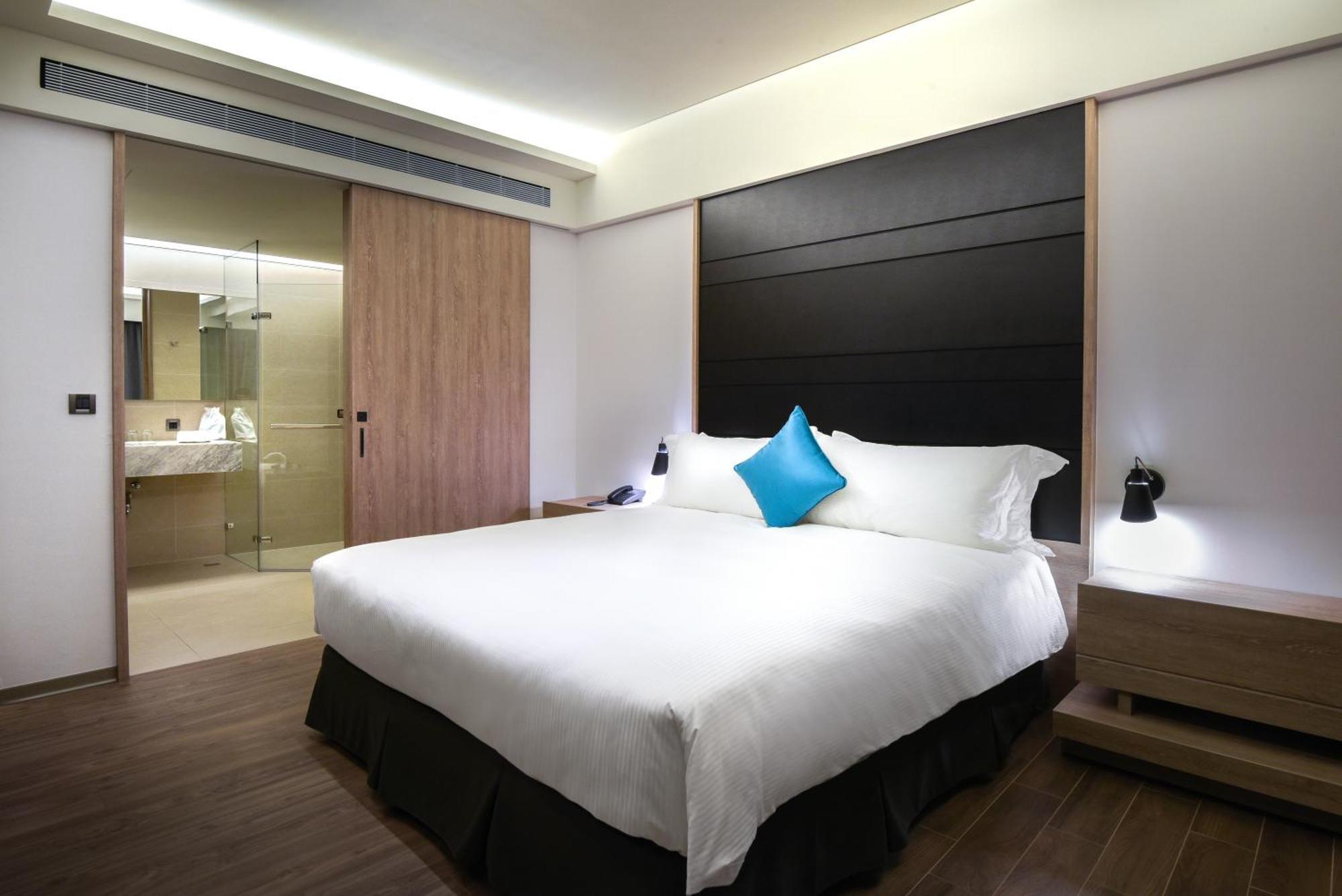 Just Sleep Kaohsiung Station Hotel Bagian luar foto