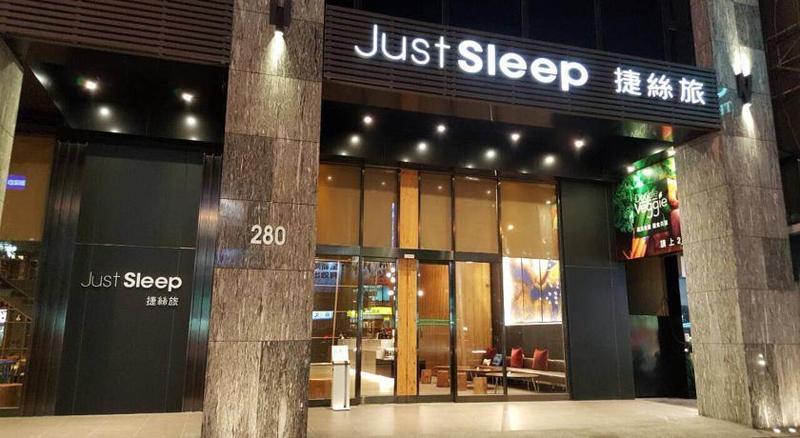 Just Sleep Kaohsiung Station Hotel Bagian luar foto