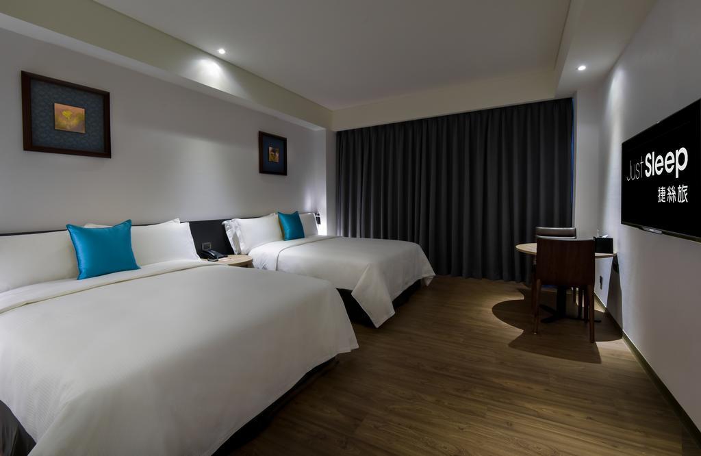 Just Sleep Kaohsiung Station Hotel Bagian luar foto