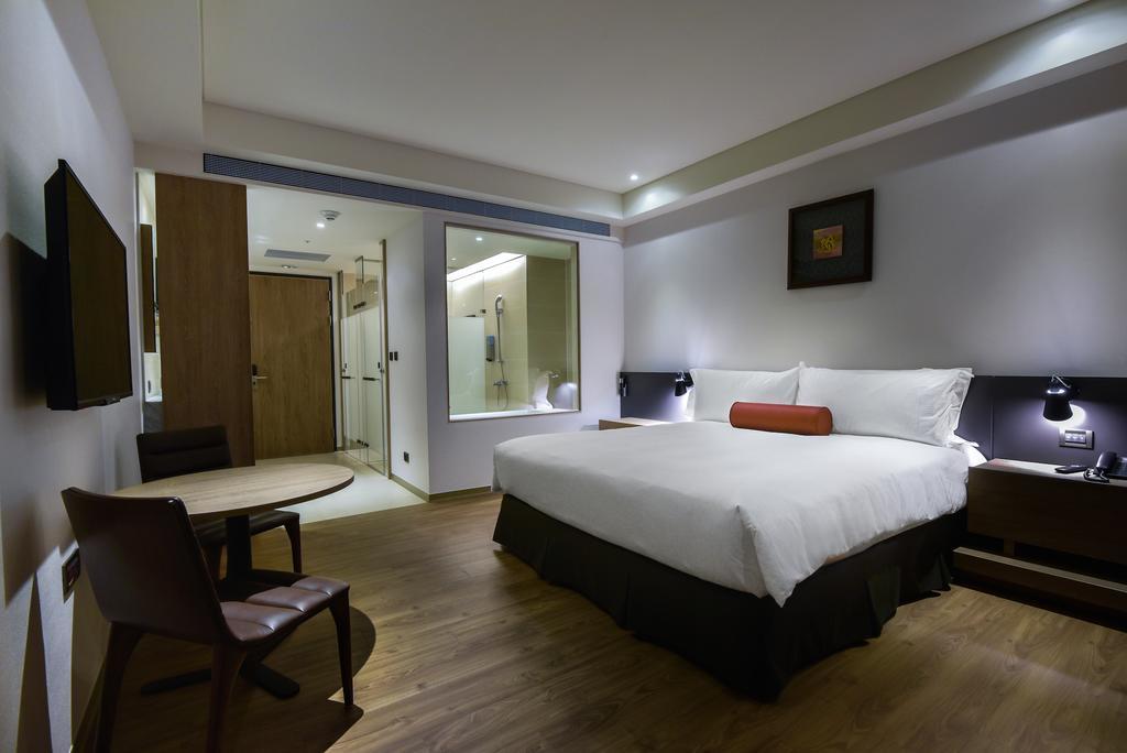 Just Sleep Kaohsiung Station Hotel Bagian luar foto