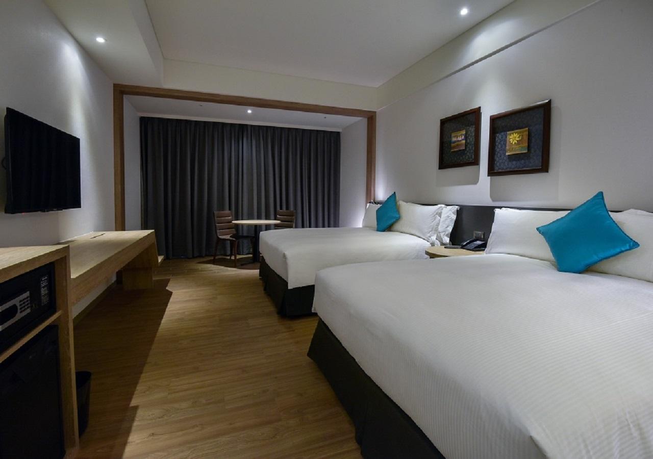 Just Sleep Kaohsiung Station Hotel Bagian luar foto