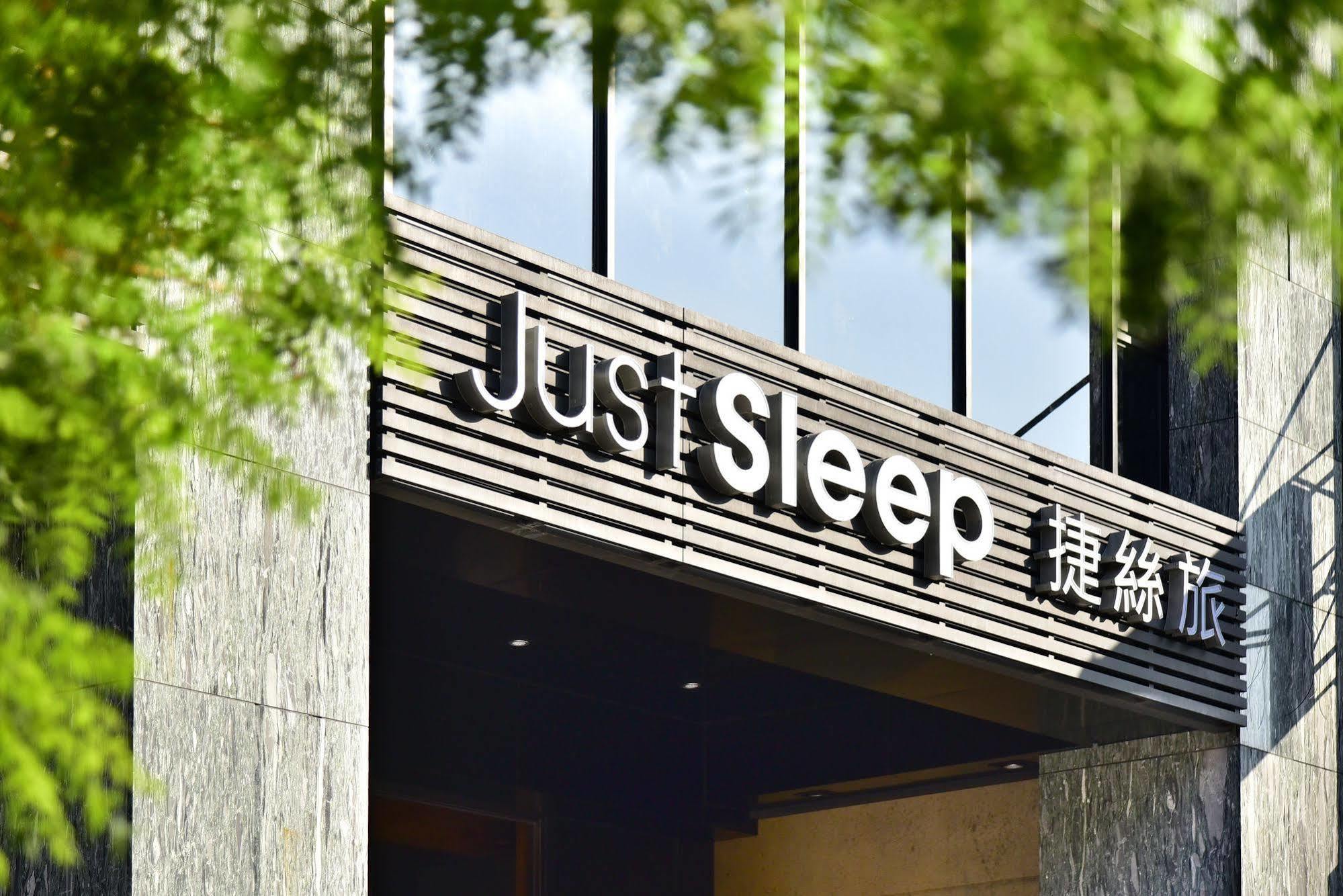 Just Sleep Kaohsiung Station Hotel Bagian luar foto