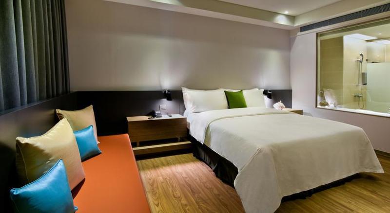 Just Sleep Kaohsiung Station Hotel Bagian luar foto