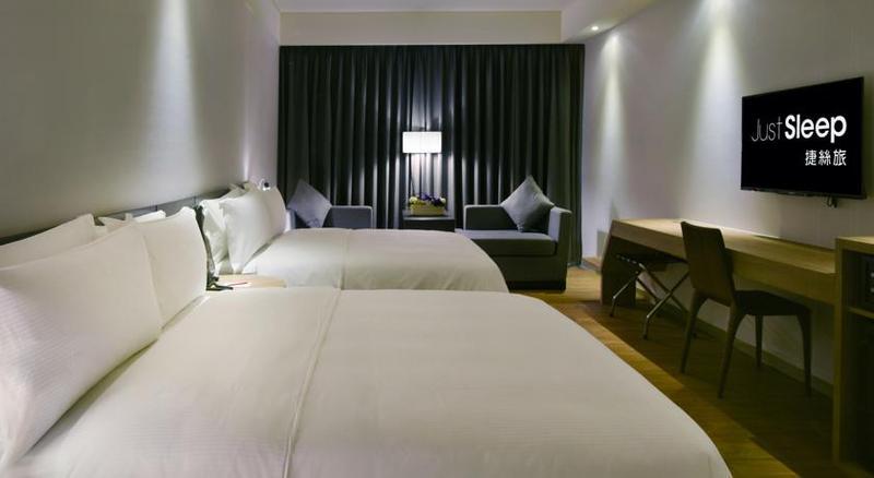 Just Sleep Kaohsiung Station Hotel Bagian luar foto